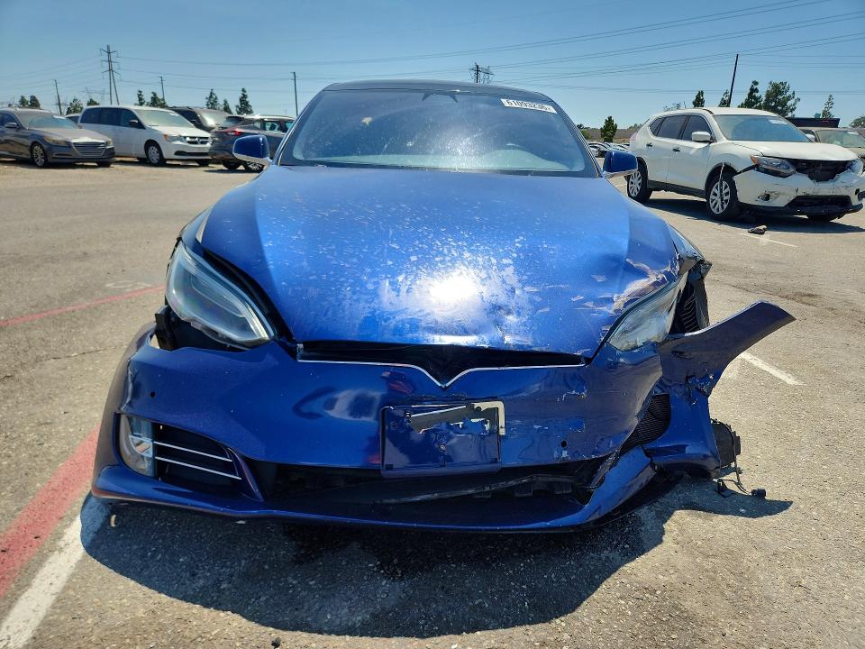 61093236 :رقم المزاد ، 5YJSA1E25JF282970 vin ، 2018 Tesla Model S مزاد بيع