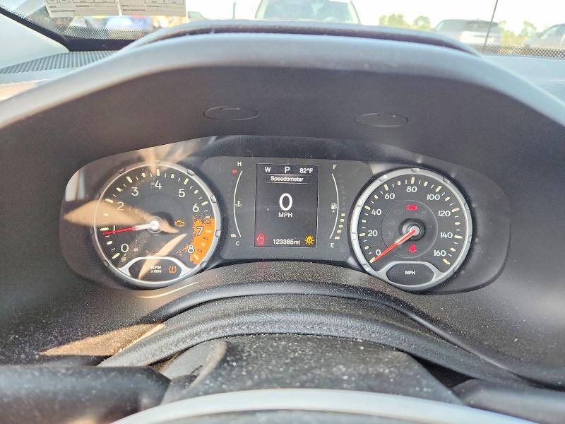2015 Jeep Renegade მანქანა იყიდება აუქციონზე, vin: ZACCJBAT0FPB52825, აუქციონის ნომერი: 62523856