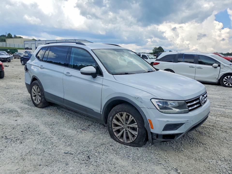 61139196 :رقم المزاد ، 3VV0B7AX5JM116017 vin ، 2018 Volkswagen Tiguan مزاد بيع
