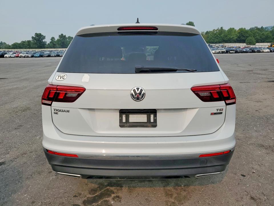 60842226 :رقم المزاد ، 3VV2B7AX3JM114940 vin ، 2018 Volkswagen Tiguan مزاد بيع