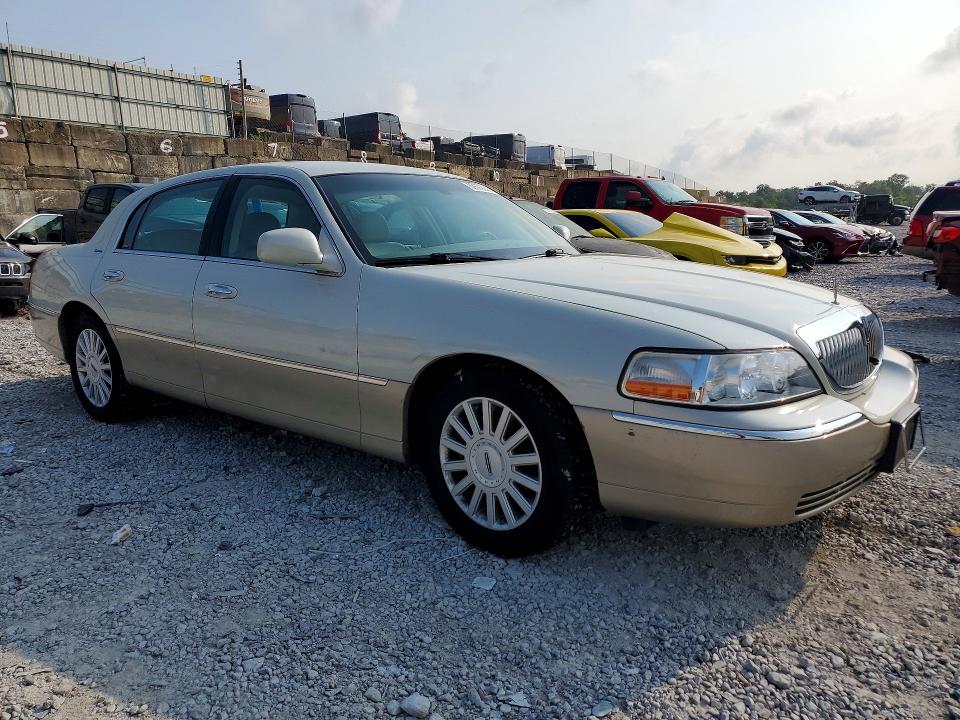 Продаж на аукціоні авто 2005 Lincoln Town Car, vin: 1LNHM81W05Y636477, номер лоту: 62872246