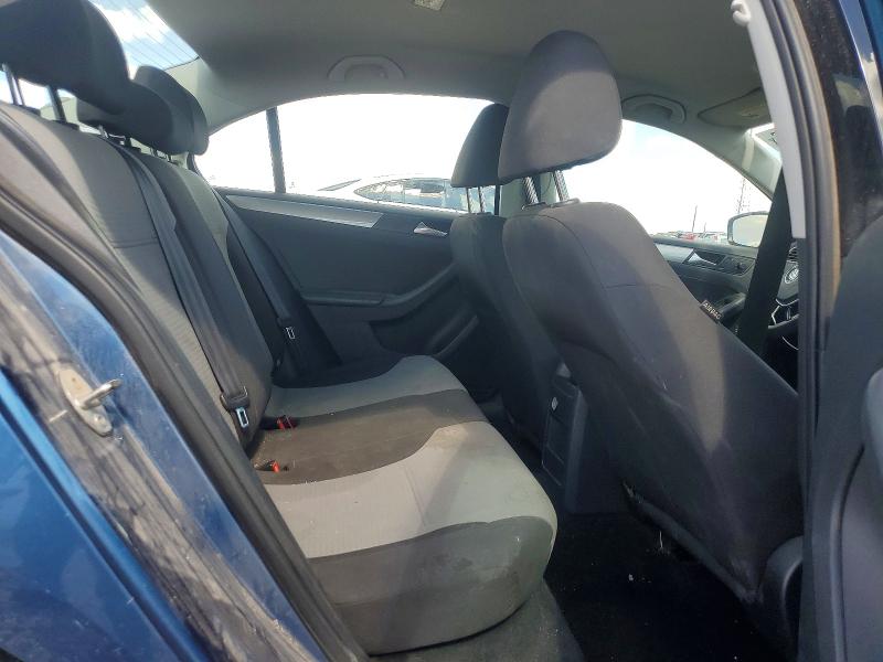 60713006 :رقم المزاد ، 3VW2B7AJ2HM332255 vin ، 2017 Volkswagen Jetta مزاد بيع
