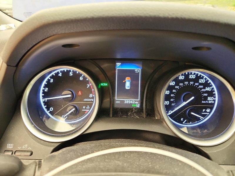 61311476 :رقم المزاد ، 4T1B11HK2JU528520 vin ، 2018 Toyota Camry مزاد بيع