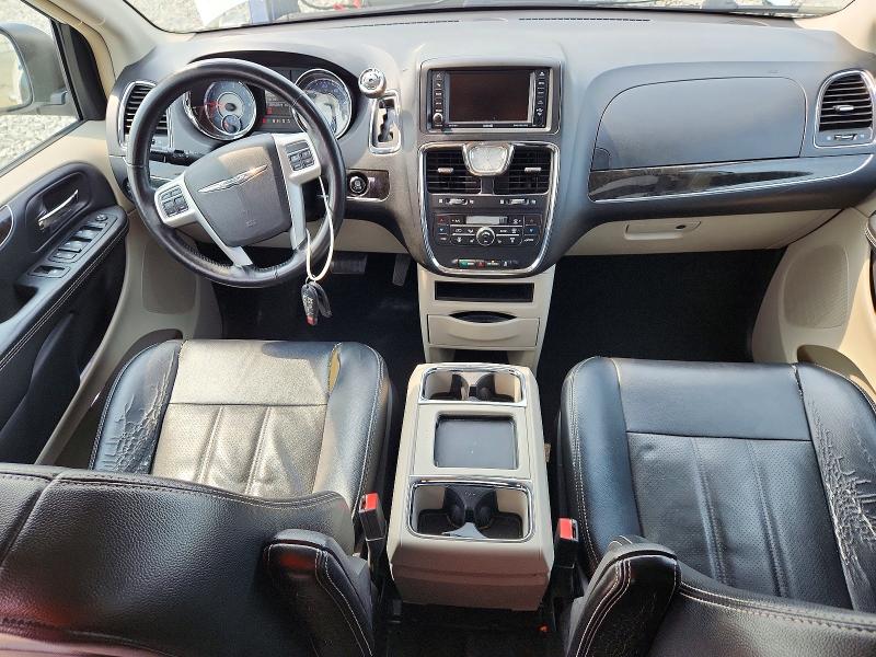 61192096 :رقم المزاد ، 2C4RC1CG4GR221677 vin ، 2016 Chrysler Town & Country مزاد بيع