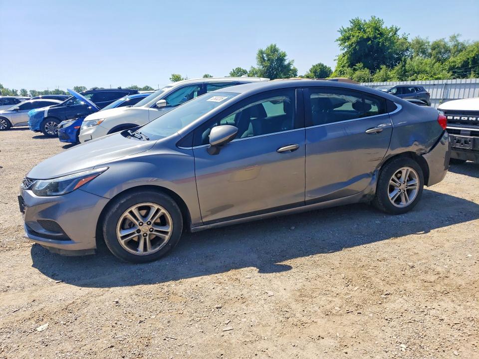 62900206 :رقم المزاد ، 1G1BE5SM2J7245696 vin ، 2018 Chevrolet Cruze مزاد بيع