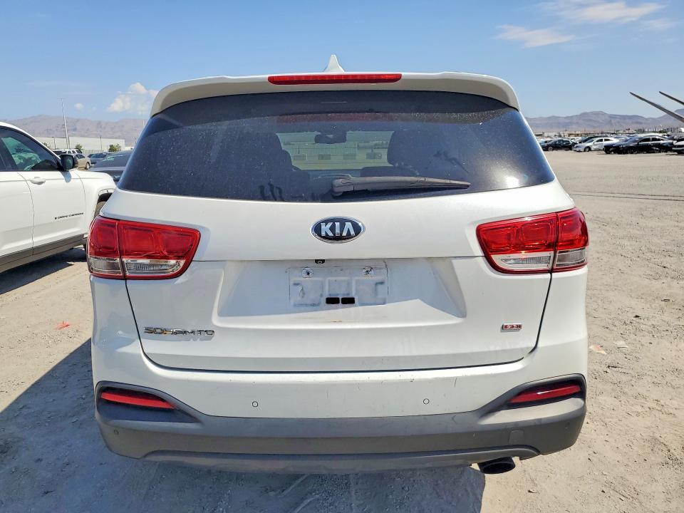 61433526 :رقم المزاد ، 5XYPG4A31HG276560 vin ، 2017 Kia Sorento مزاد بيع