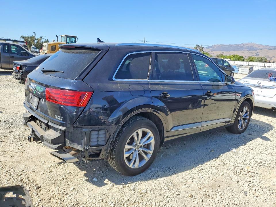 Продажа на аукционе авто 2017 Audi Q7, vin: WA1LAAF72HD026103, номер лота: 60689476