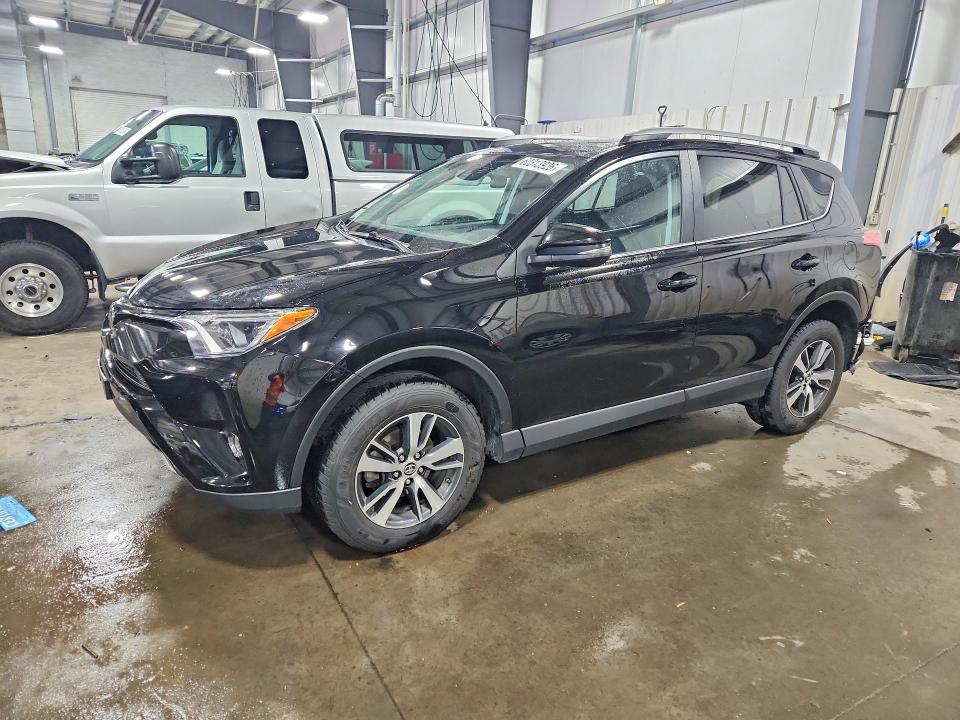 60313926 :رقم المزاد ، 2T3RFREV7JW822760 vin ، 2018 Toyota Rav4 مزاد بيع