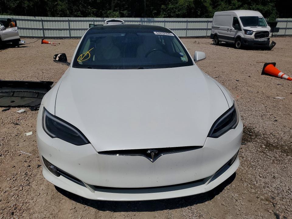 63232426 :رقم المزاد ، 5YJSA1E24JF252407 vin ، 2018 Tesla Model S مزاد بيع