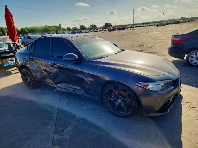 59086896 :رقم المزاد ، ZARFAECN2J7583259 vin ، 2018 Alfa Romeo Giulia مزاد بيع