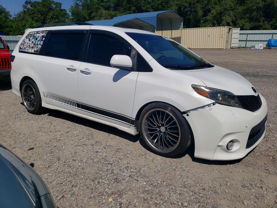 2015 Toyota Sienna მანქანა იყიდება აუქციონზე, vin: 5TDXK3DCXFS592706, აუქციონის ნომერი: 59887206