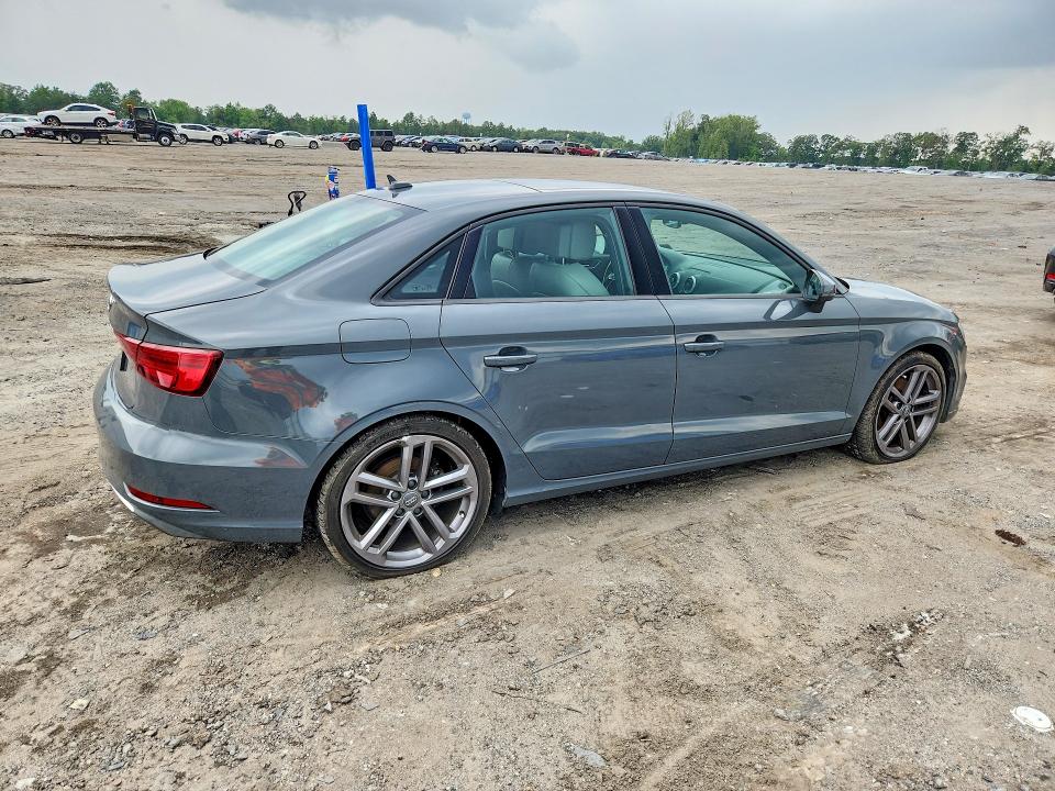 Продаж на аукціоні авто 2018 Audi A3, vin: WAUAUGFF4J1068727, номер лоту: 60450626