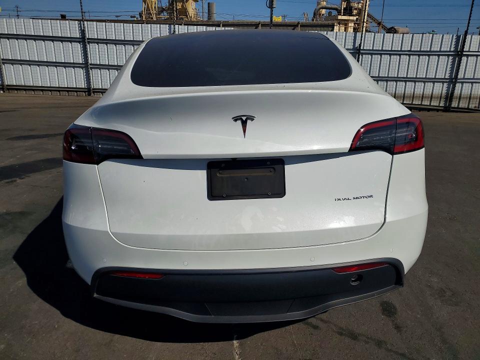 61356376 :رقم المزاد ، 7SAYGDEE9NF557902 vin ، 2022 Tesla Model Y مزاد بيع