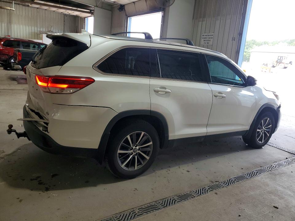 Продажа на аукционе авто 2019 Toyota Highlander, vin: 5TDJZRFH6KS598302, номер лота: 60914126