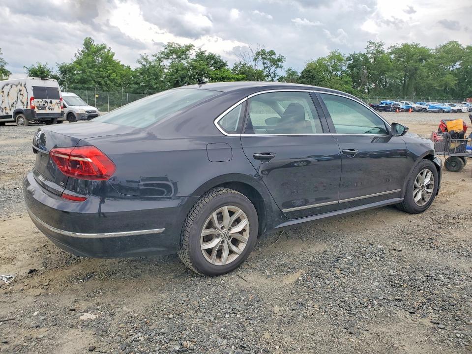 61725516 :رقم المزاد ، 1VWAT7A36HC077329 vin ، 2017 Volkswagen Passat مزاد بيع