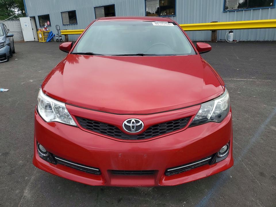 60195456 :رقم المزاد ، 4T1BF1FK5EU816168 vin ، 2014 Toyota Camry مزاد بيع