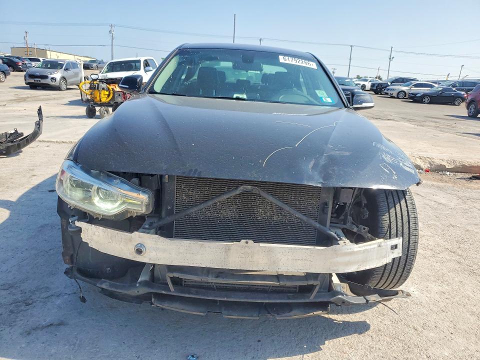 61792286 :رقم المزاد ، WBA8A3C52JA357505 vin ، 2018 Bmw 320 مزاد بيع