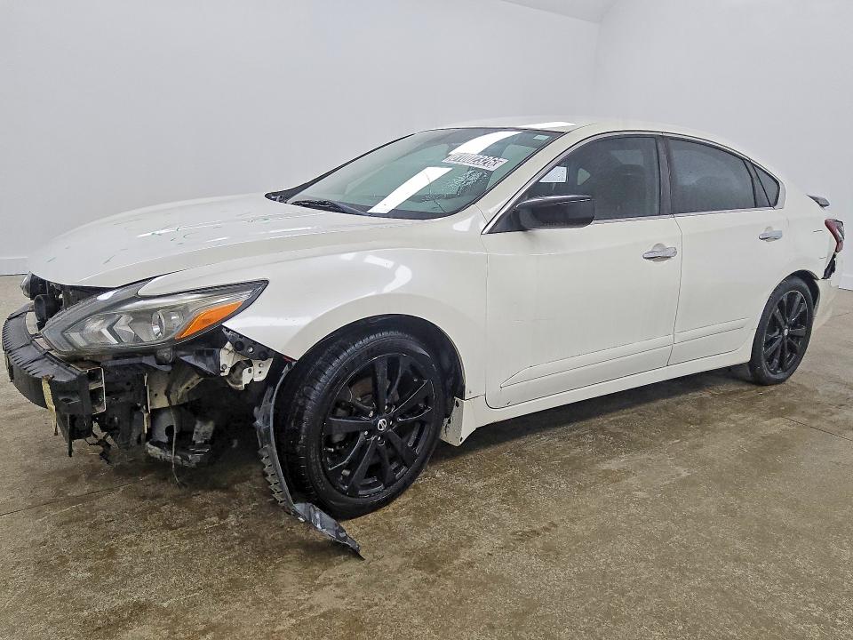 Продаж на аукціоні авто 2018 Nissan Altima, vin: 1N4AL3AP6JC223917, номер лоту: 61002326