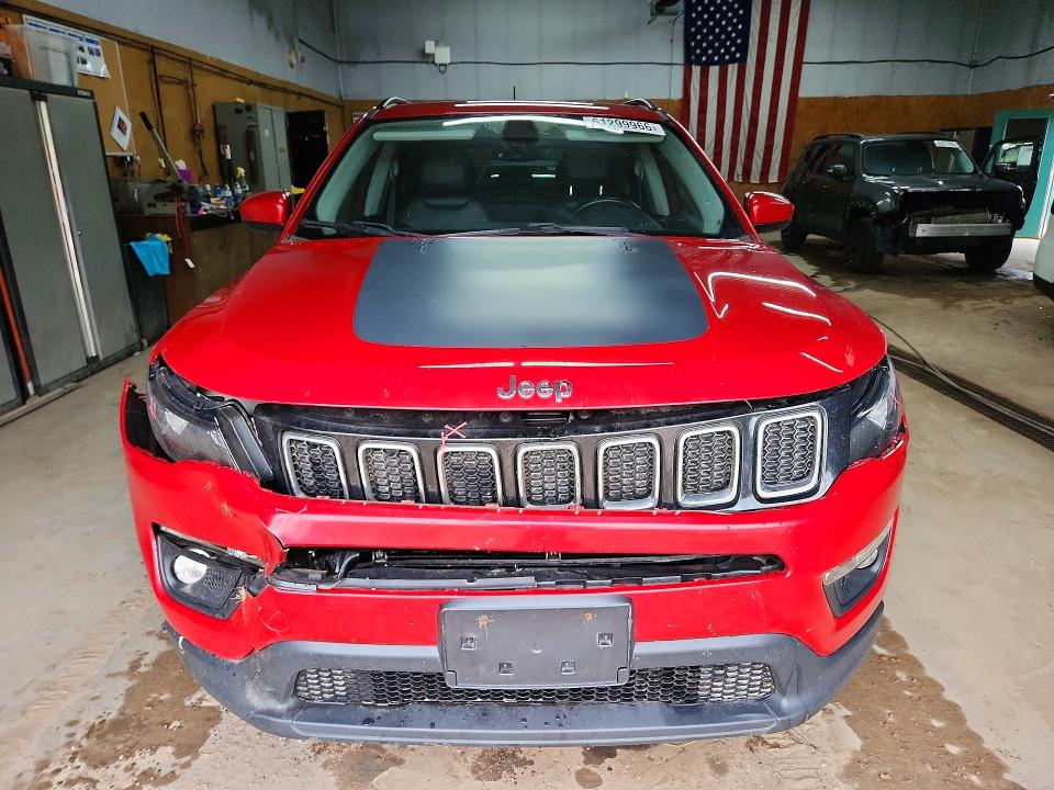 61299966 :رقم المزاد ، 3C4NJDBB0JT115128 vin ، 2018 Jeep Compass مزاد بيع