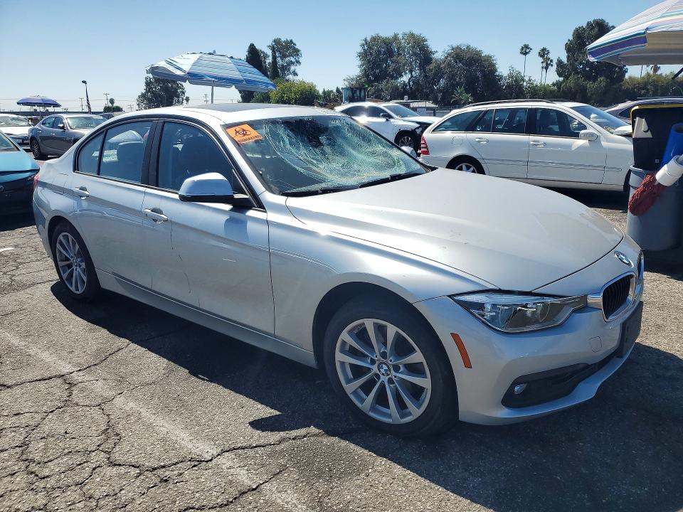 61334556 :رقم المزاد ، WBA8A9C57JAH12335 vin ، 2018 Bmw 320 مزاد بيع