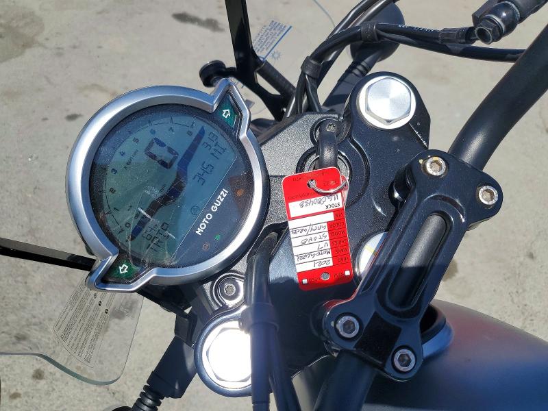 61333806 :رقم المزاد ، ZGUKZUA06MM000438 vin ، 2021 Moto Guzzi V7 مزاد بيع