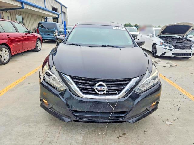 61581556 :رقم المزاد ، 1N4AL3AP1JC240060 vin ، 2018 Nissan Altima مزاد بيع