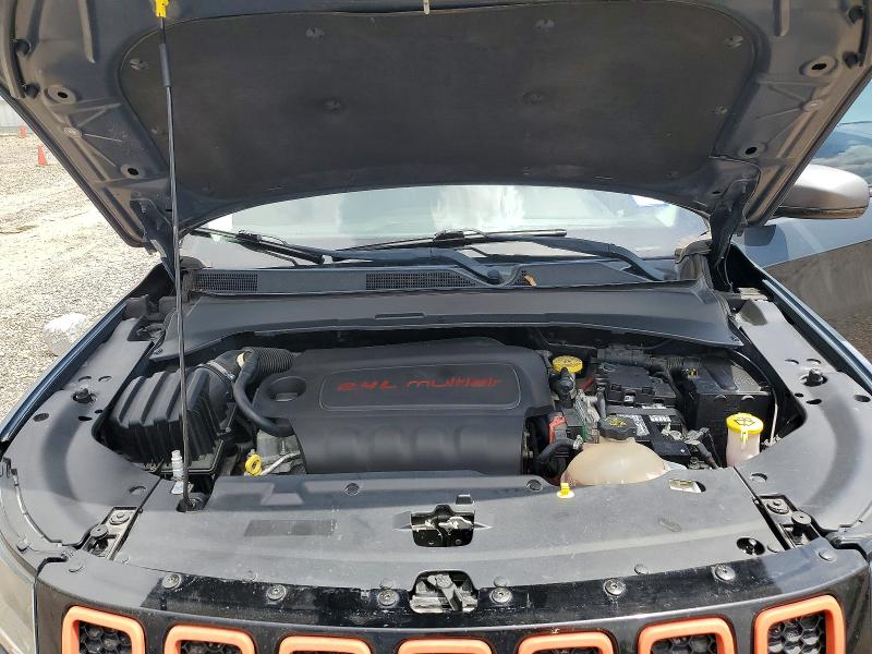 59805476 :رقم المزاد ، 3C4NJDDB0JT168649 vin ، 2018 Jeep Compass مزاد بيع