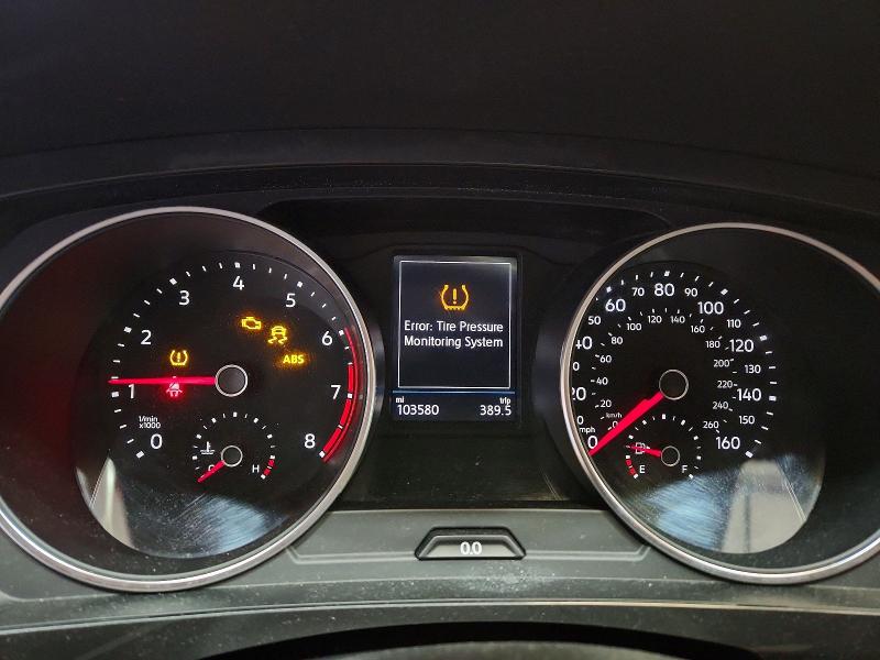 60822606 :رقم المزاد ، 3VV2B7AX0JM074574 vin ، 2018 Volkswagen Tiguan مزاد بيع