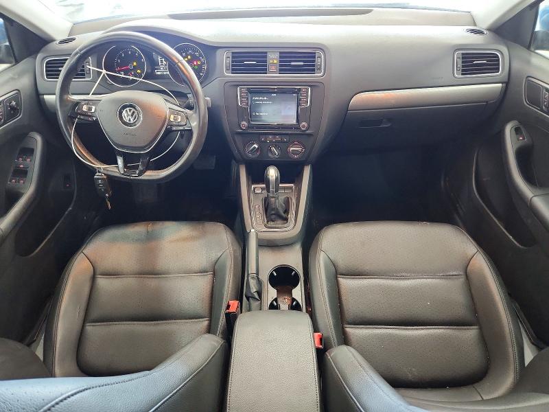 61869786 :رقم المزاد ، 3VWDB7AJ6HM233902 vin ، 2017 Volkswagen Jetta مزاد بيع