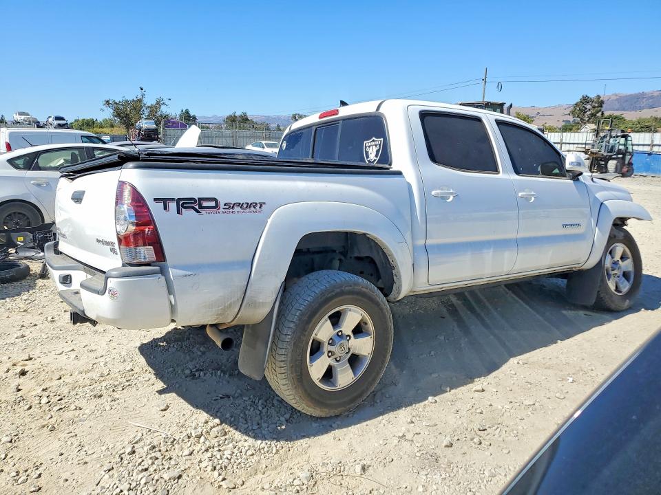 Продаж на аукціоні авто 2015 Toyota Tacoma, vin: 3TMJU4GN6FM185274, номер лоту: 63039026