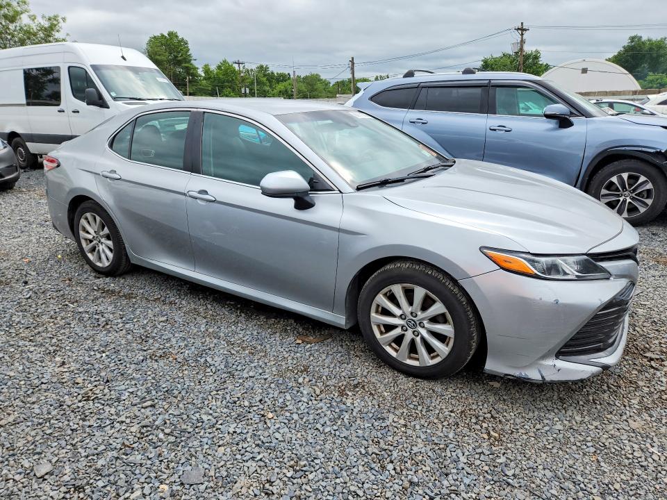2018 Toyota Camry მანქანა იყიდება აუქციონზე, vin: 4T1B11HK6JU075468, აუქციონის ნომერი: 60111096