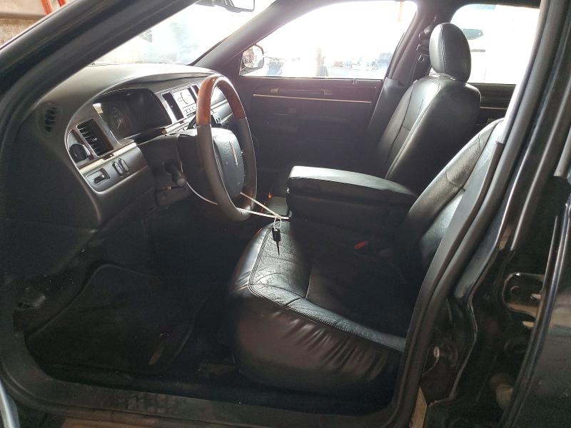 62626196 :رقم المزاد ، 2LNHM82V09X610697 vin ، 2009 Lincoln Town Car مزاد بيع