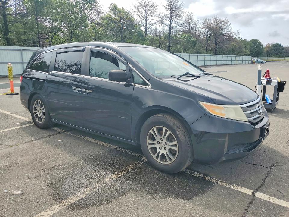 62980986 :رقم المزاد ، 5FNRL5H68BB101070 vin ، 2011 Honda Odyssey مزاد بيع