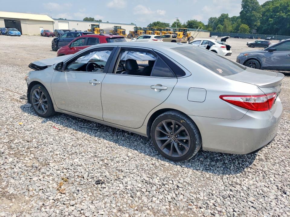 62904706 :رقم المزاد ، 4T1BF1FK8FU921398 vin ، 2015 Toyota Camry مزاد بيع