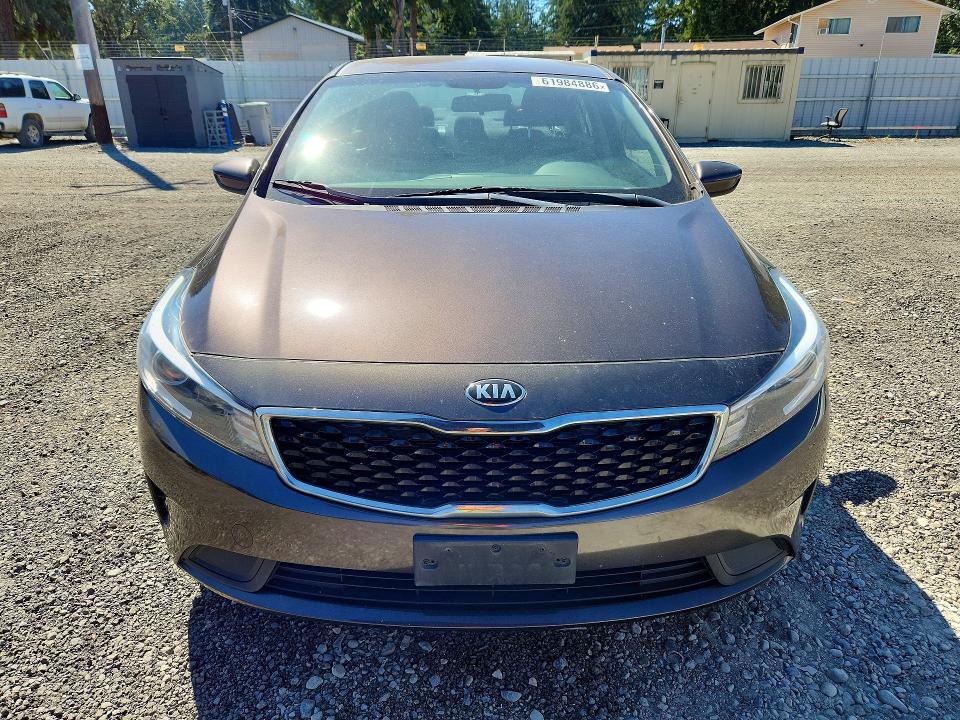 61984886 :رقم المزاد ، 3KPFK4A74JE214957 vin ، 2018 Kia Forte مزاد بيع