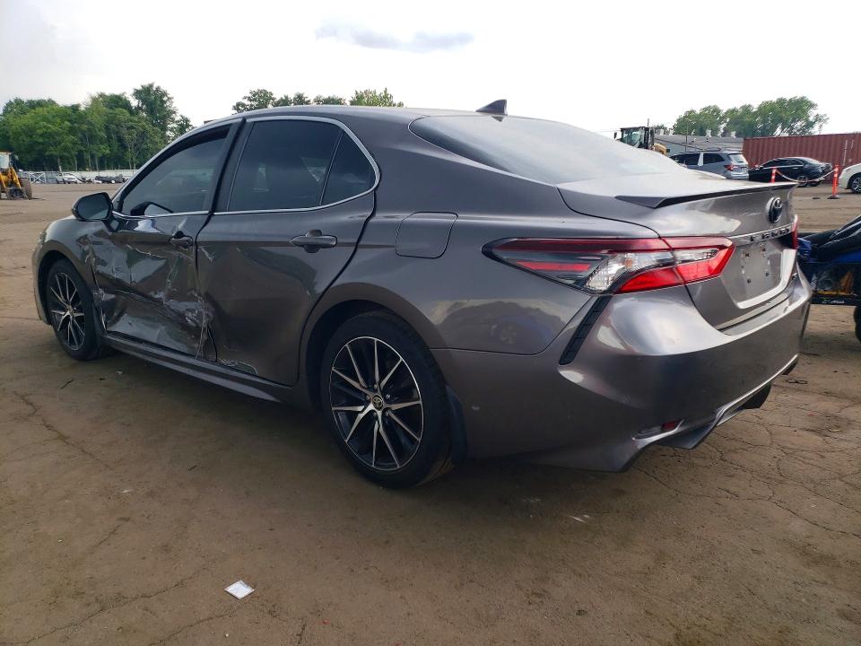 62588586 :رقم المزاد ، 4T1T11AK1MU530018 vin ، 2021 Toyota Camry مزاد بيع