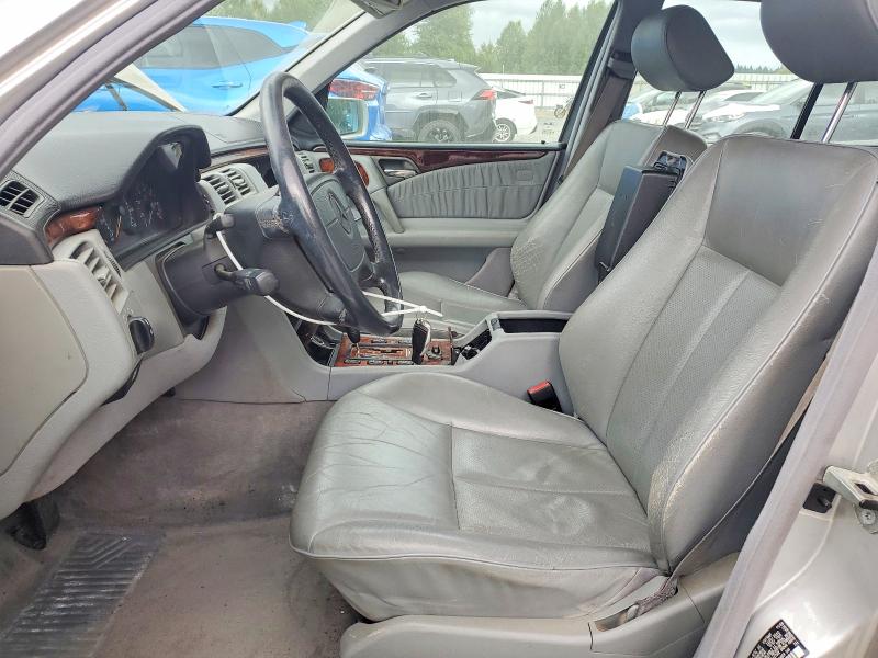 63040206 :رقم المزاد ، WDBJF82H4XX018540 vin ، 1999 Mercedes-benz E مزاد بيع
