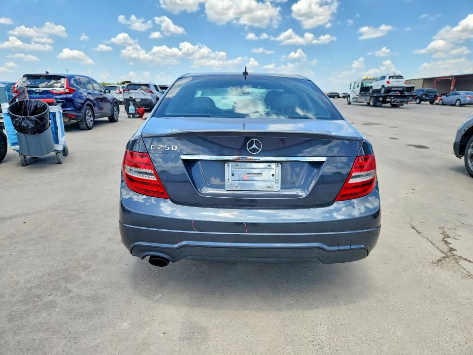 2013 Mercedes-benz C მანქანა იყიდება აუქციონზე, vin: WDDGF4HB6DR266348, აუქციონის ნომერი: 59778906