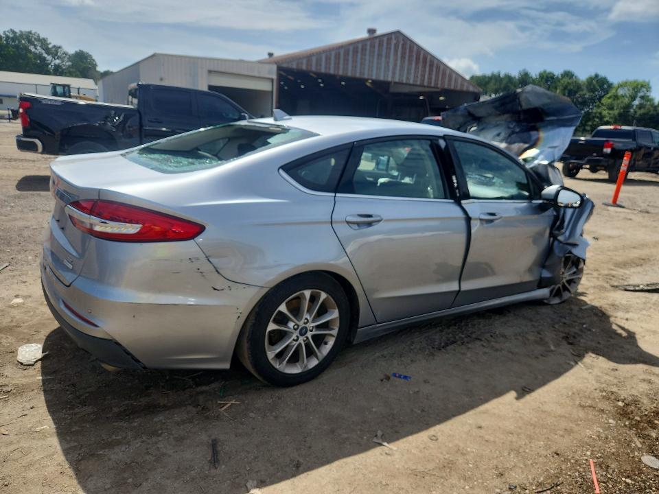 61303766 :رقم المزاد ، 3FA6P0HD2LR160811 vin ، 2020 Ford Fusion مزاد بيع