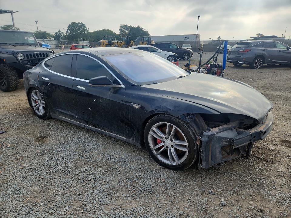 2014 Tesla Model S მანქანა იყიდება აუქციონზე, vin: 5YJSA1H21EFP62246, აუქციონის ნომერი: 62826206