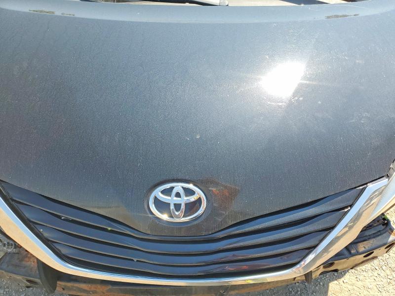 60627116 :رقم المزاد ، 5TDKZ3DC3HS860391 vin ، 2017 Toyota Sienna مزاد بيع