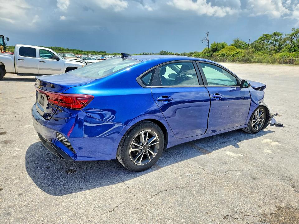 2023 Kia Forte მანქანა იყიდება აუქციონზე, vin: 3KPF24AD7PE677996, აუქციონის ნომერი: 60683226