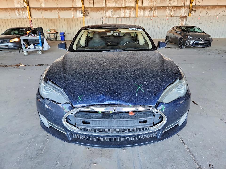 2013 Tesla Model S მანქანა იყიდება აუქციონზე, vin: 5YJSA1CN3DFP27479, აუქციონის ნომერი: 62800976