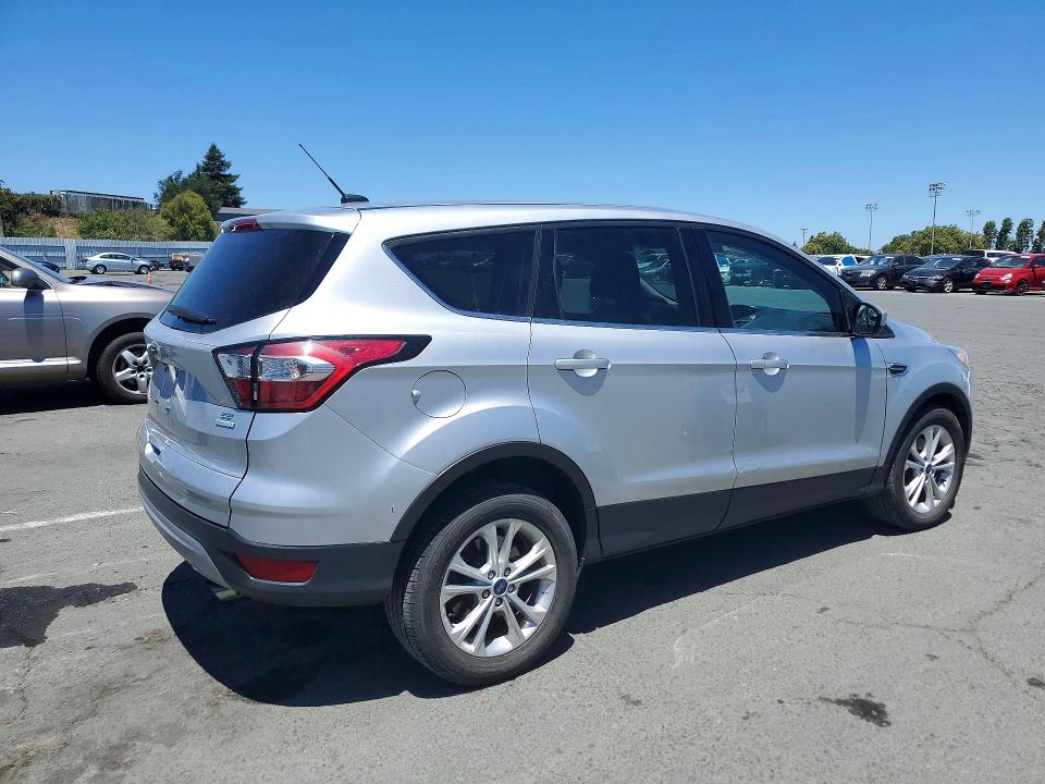 Продажа на аукционе авто 2017 Ford Escape, vin: 1FMCU0GD4HUE49322, номер лота: 60807226