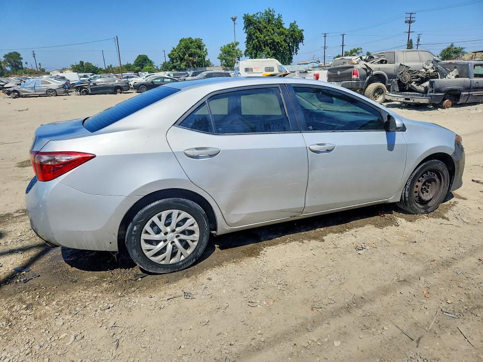 62827696 :رقم المزاد ، 5YFBURHE4HP624841 vin ، 2017 Toyota Corolla مزاد بيع