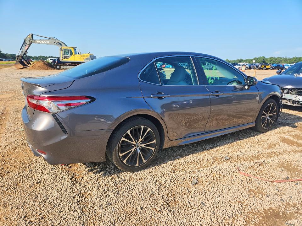 2018 Toyota Camry მანქანა იყიდება აუქციონზე, vin: 4T1B11HK6JU158611, აუქციონის ნომერი: 61493136