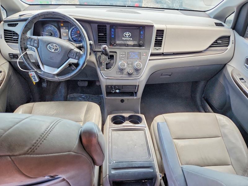 56526026 :رقم المزاد ، 5TDYZ3DC5HS768192 vin ، 2017 Toyota Sienna مزاد بيع