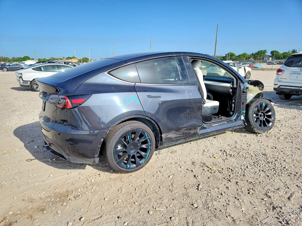 2024 Tesla Model Y მანქანა იყიდება აუქციონზე, vin: 7SAYGDED1RF009051, აუქციონის ნომერი: 59263146