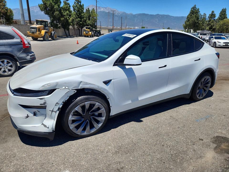 59186076 :رقم المزاد ، 7SAYGDEE6TF577781 vin ، 2026 Tesla Model Y مزاد بيع