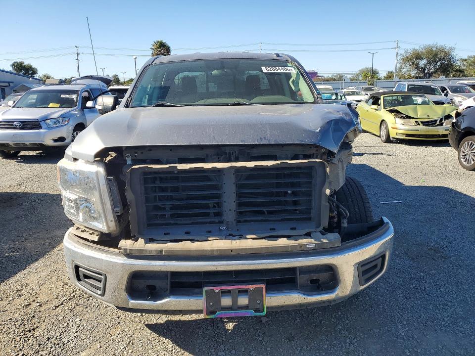 62084406 :رقم المزاد ، 1N6AA1EK9HN555980 vin ، 2017 Nissan Titan مزاد بيع